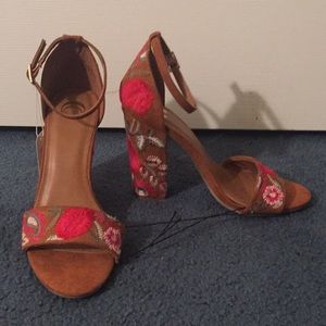 NEW CHARMING CHARLIE HEELS